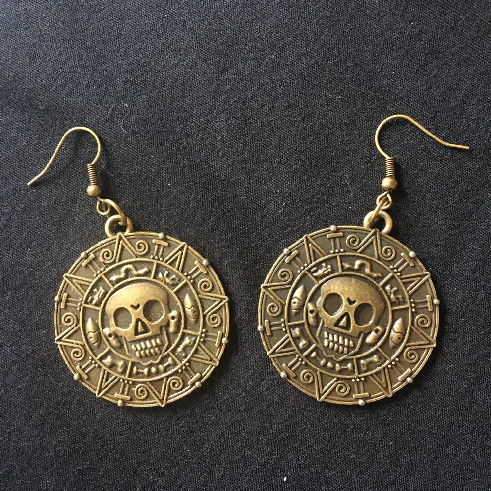 Skull Medallion Earrings Pirates of the Caribbean
